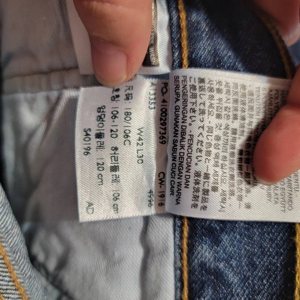 Levi's 501 Button Fly Medium Wash Mens Jeans Straight Leg‎ Size 42w/in30